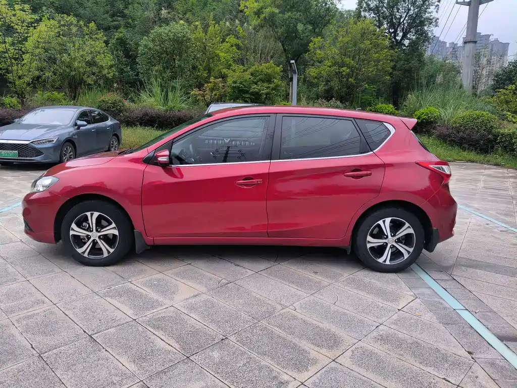Nissan Tiida — миниатюра 13