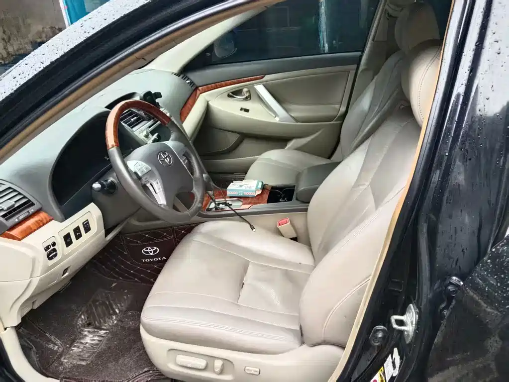 Toyota Camry — миниатюра 4