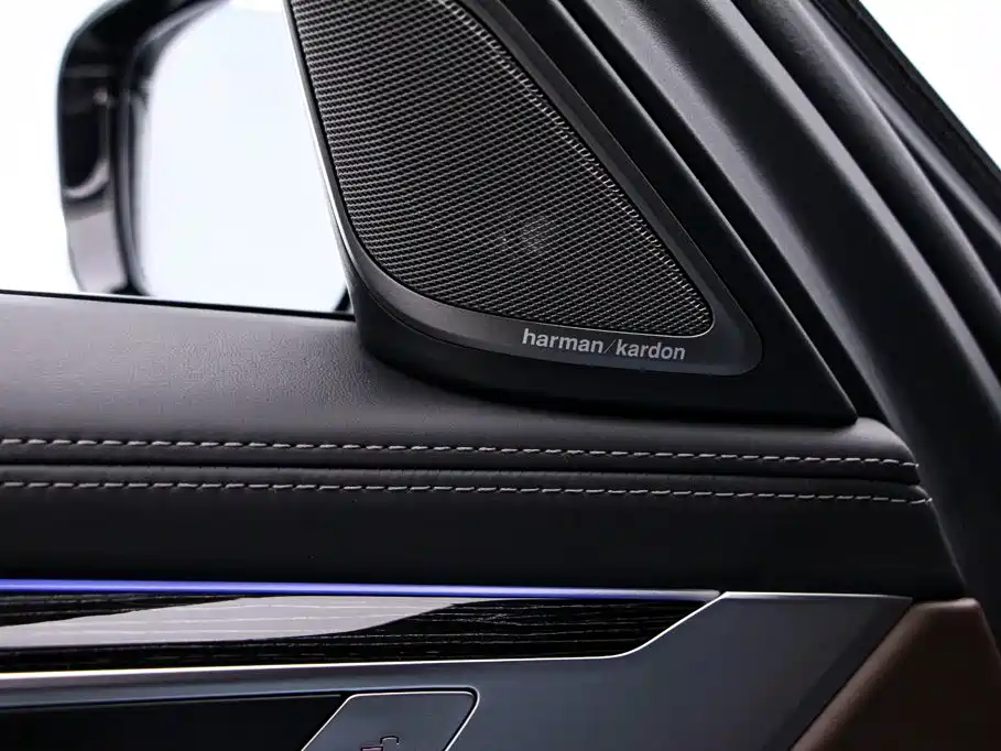 BMW 7 Series — миниатюра 14