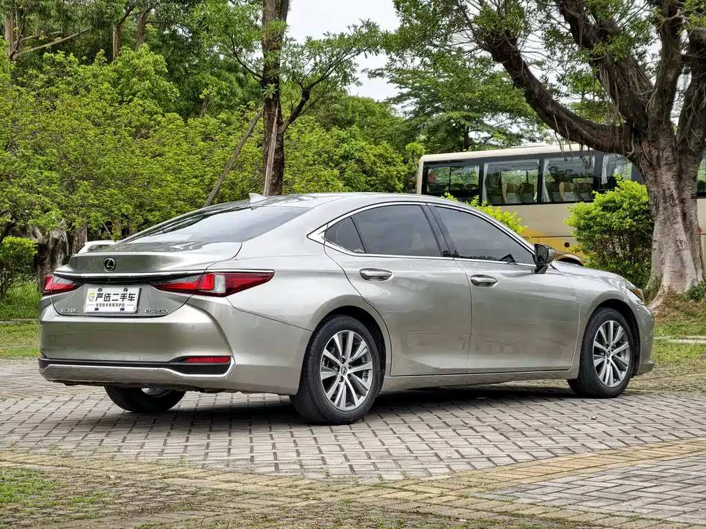 Lexus ES — миниатюра 7