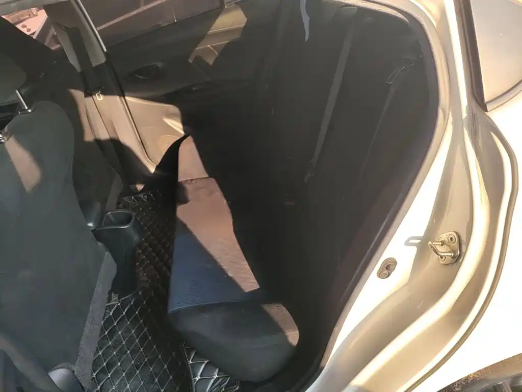 Toyota Yaris L — миниатюра 17