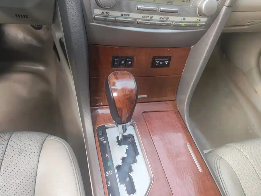 Toyota Camry — миниатюра 16