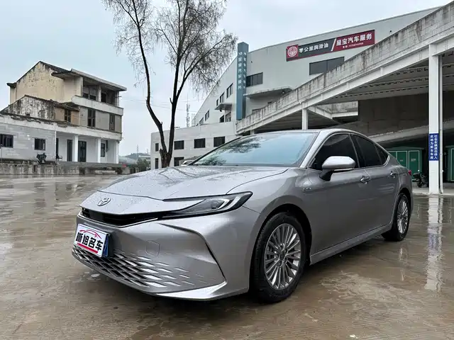 TOYOTA CAMRY 2024