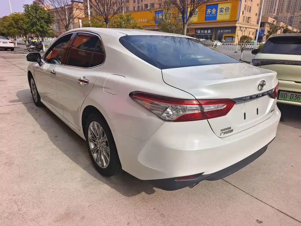 Toyota Camry — миниатюра 6