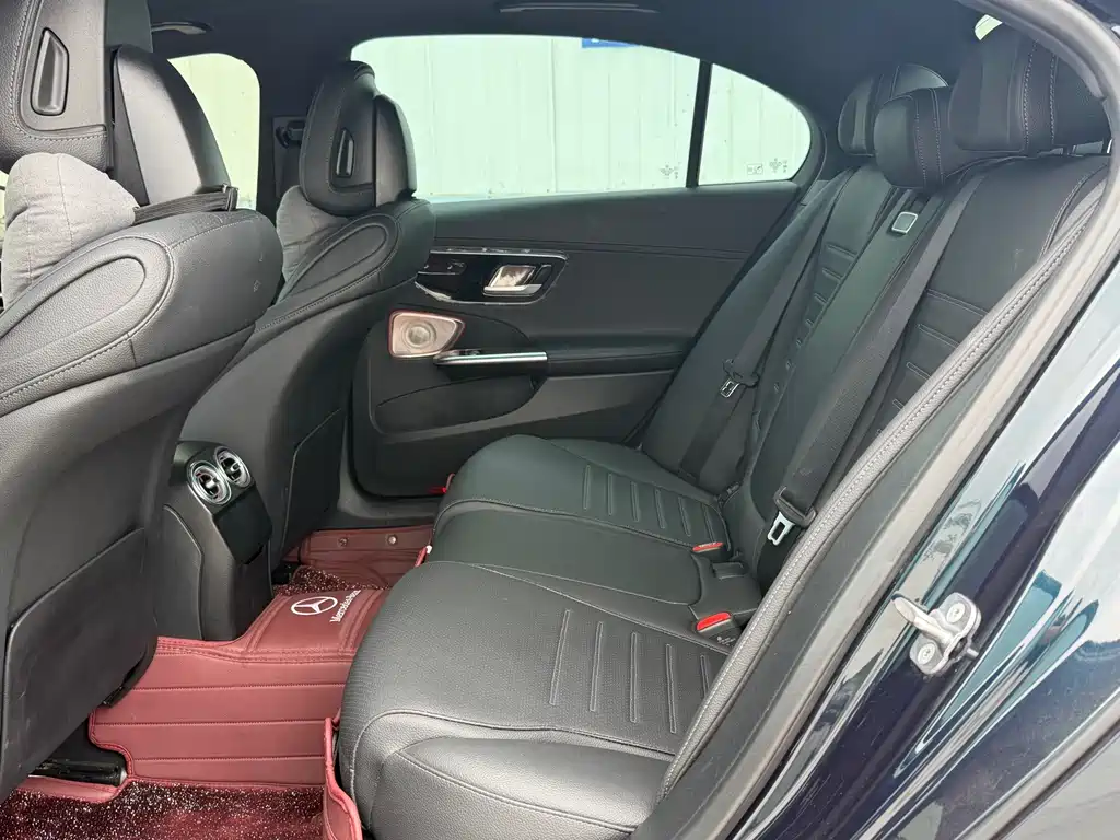 Mercedes-Benz C-Class — миниатюра 12