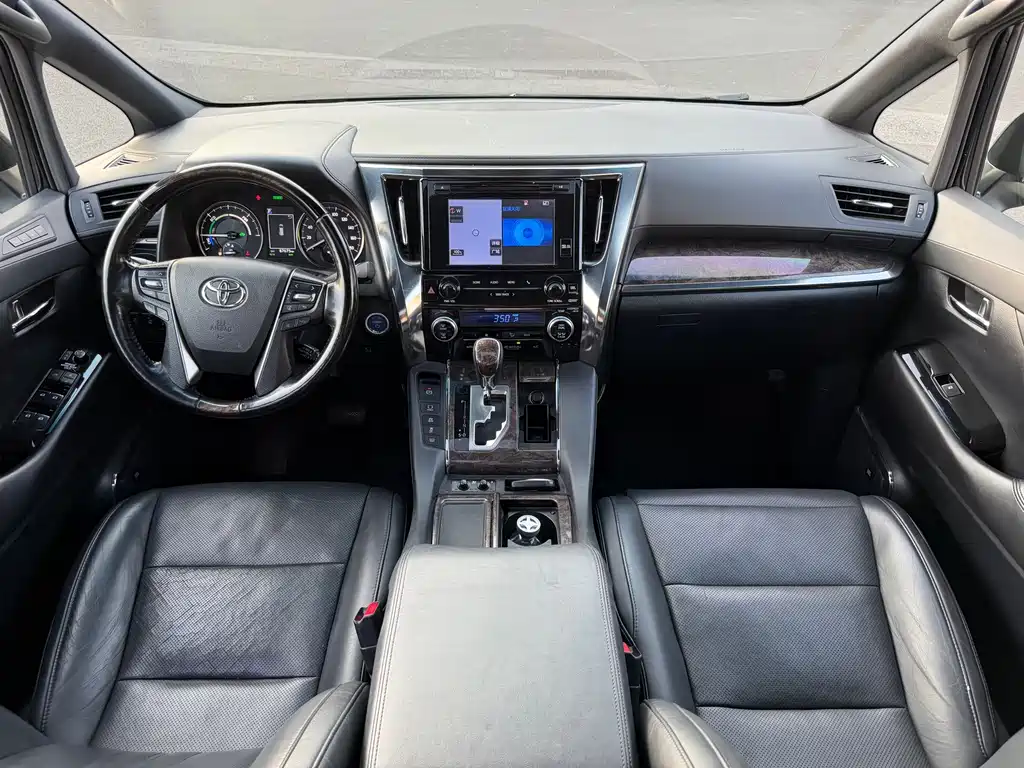 Toyota Alphard — миниатюра 4