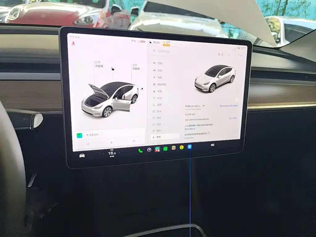 Tesla Model Y — миниатюра 13