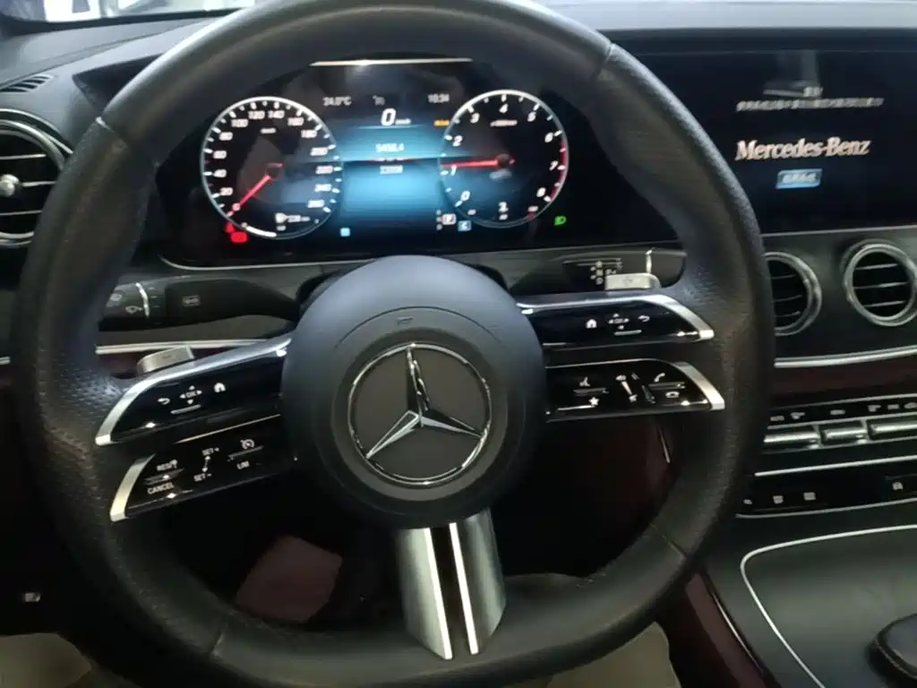 Mercedes-Benz E-Class — миниатюра 11