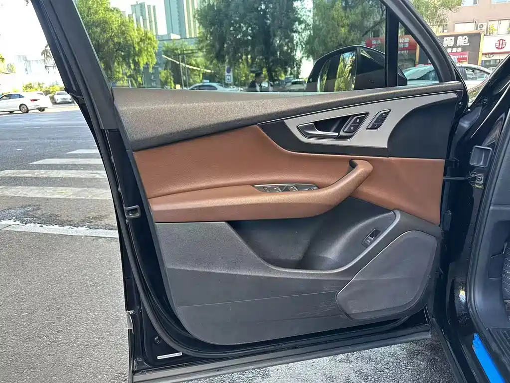 Audi Q7 — миниатюра 8