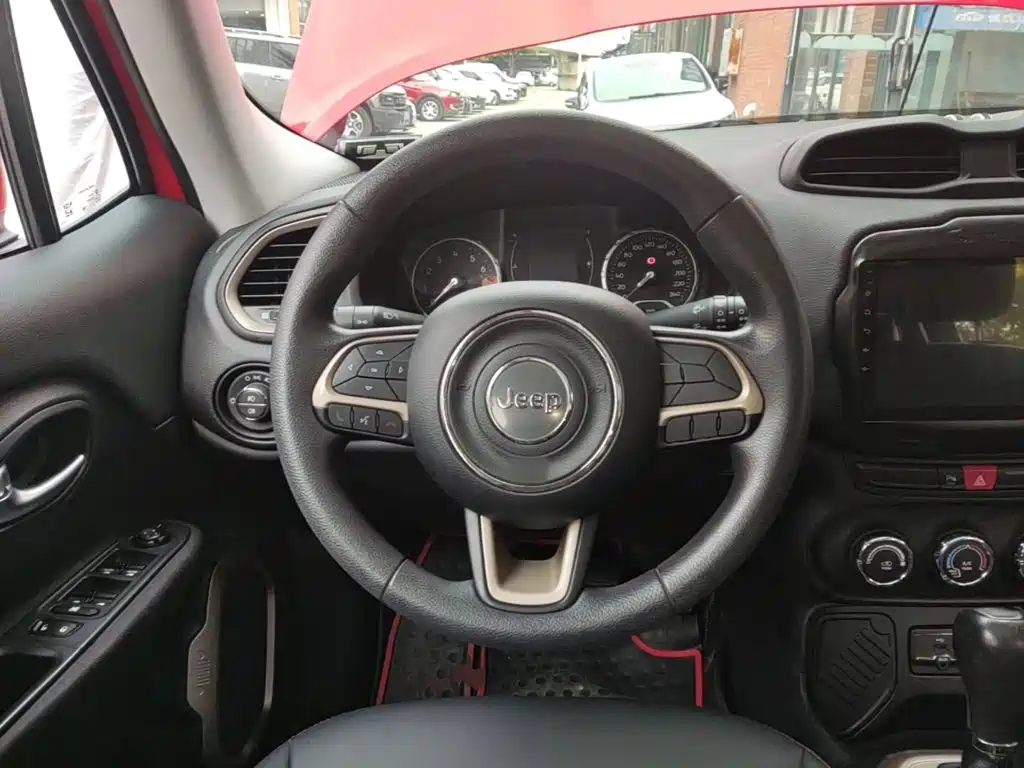 Jeep Renegade — миниатюра 11