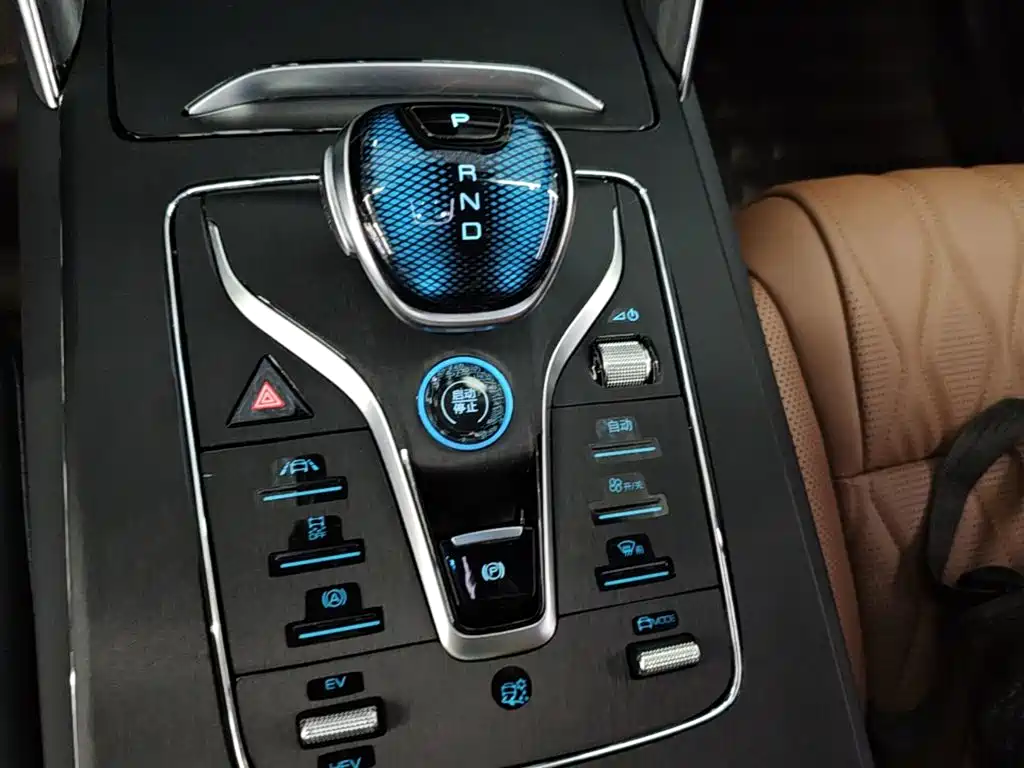BYD Tang New Energy — миниатюра 14