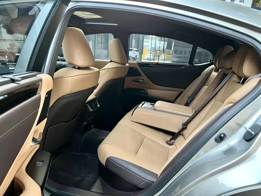 Lexus ES — миниатюра 6