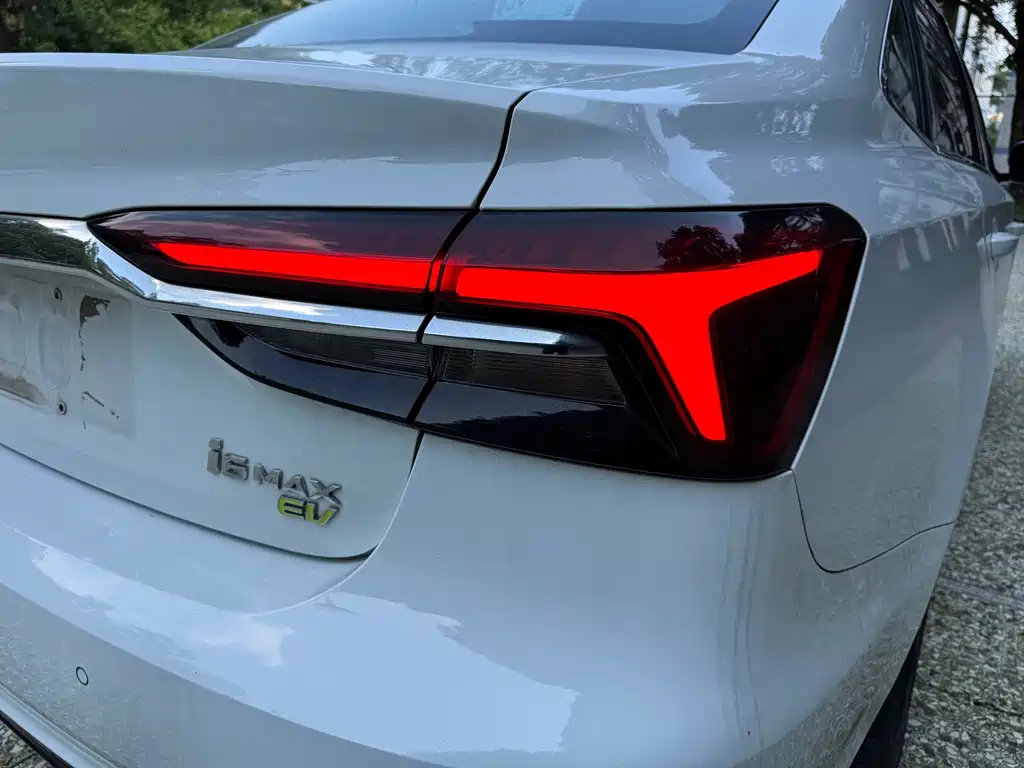Roewe i6 MAX New Energy — миниатюра 14