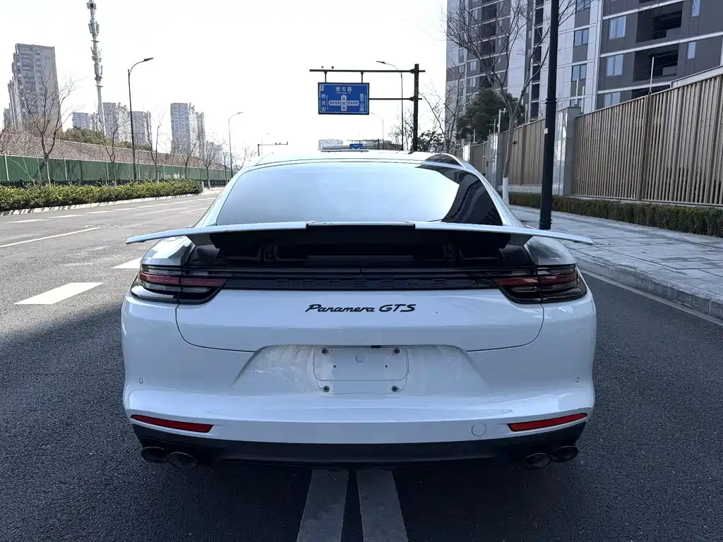 PORSCHE PANAMERA