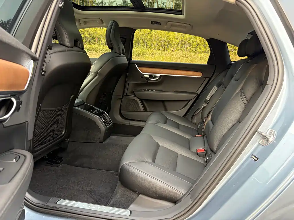 Volvo S90 — миниатюра 7