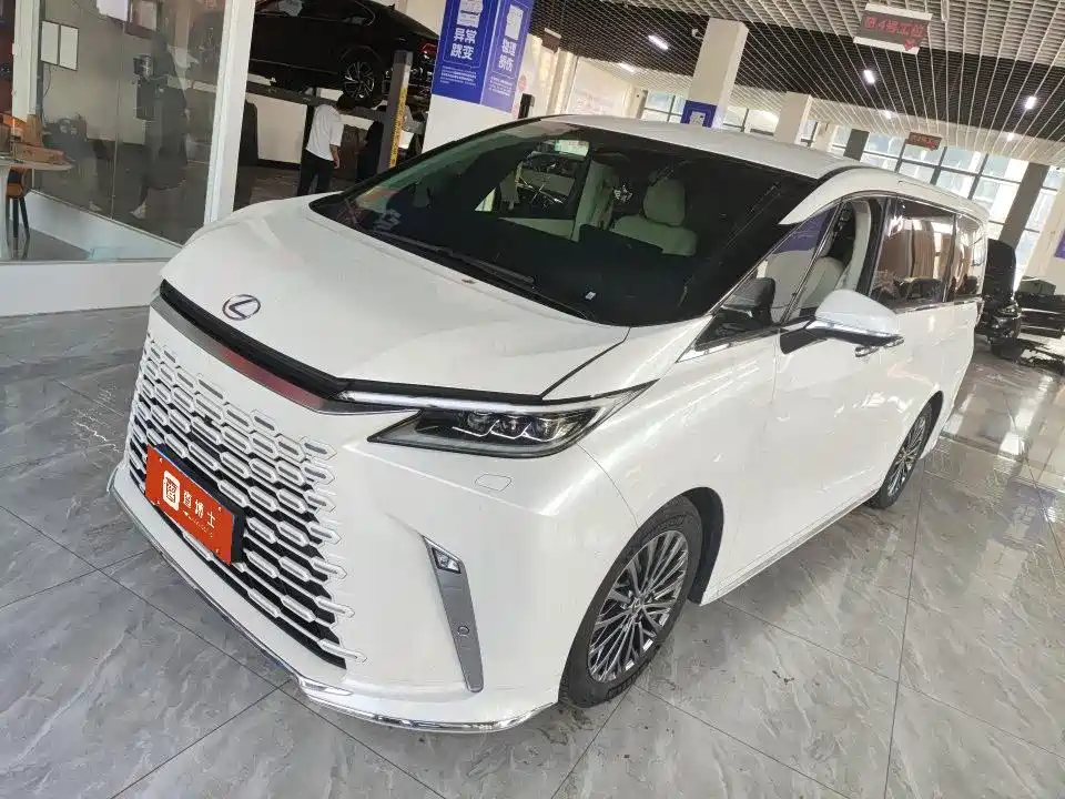 Lexus LM — миниатюра 2