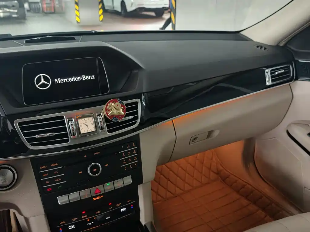 Mercedes-Benz E-Class — миниатюра 8