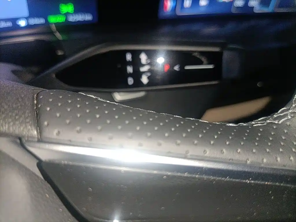 Buick GL8 Hybrid — миниатюра 10