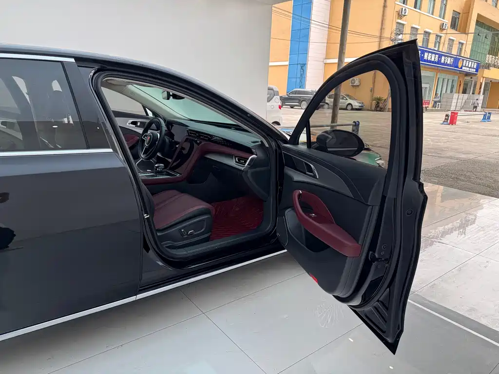 Hongqi Hongqi H5 — миниатюра 8
