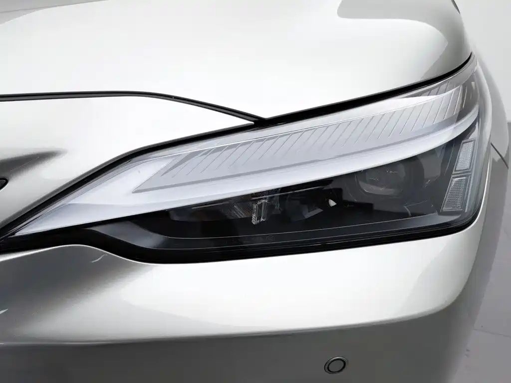 Lexus NX — миниатюра 7
