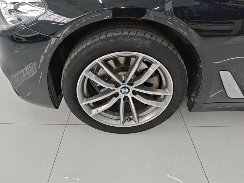 BMW 5 Series — миниатюра 23