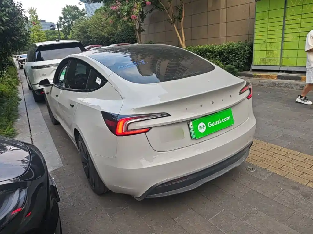 Tesla Model 3 — миниатюра 5
