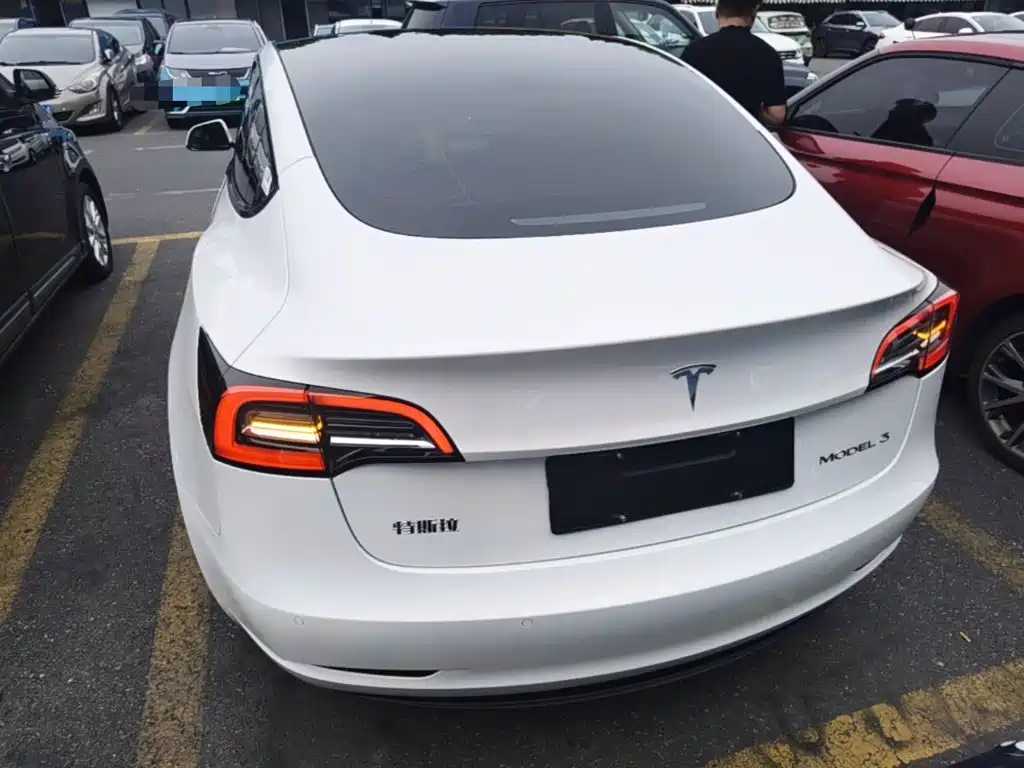 Tesla Model 3 — миниатюра 6