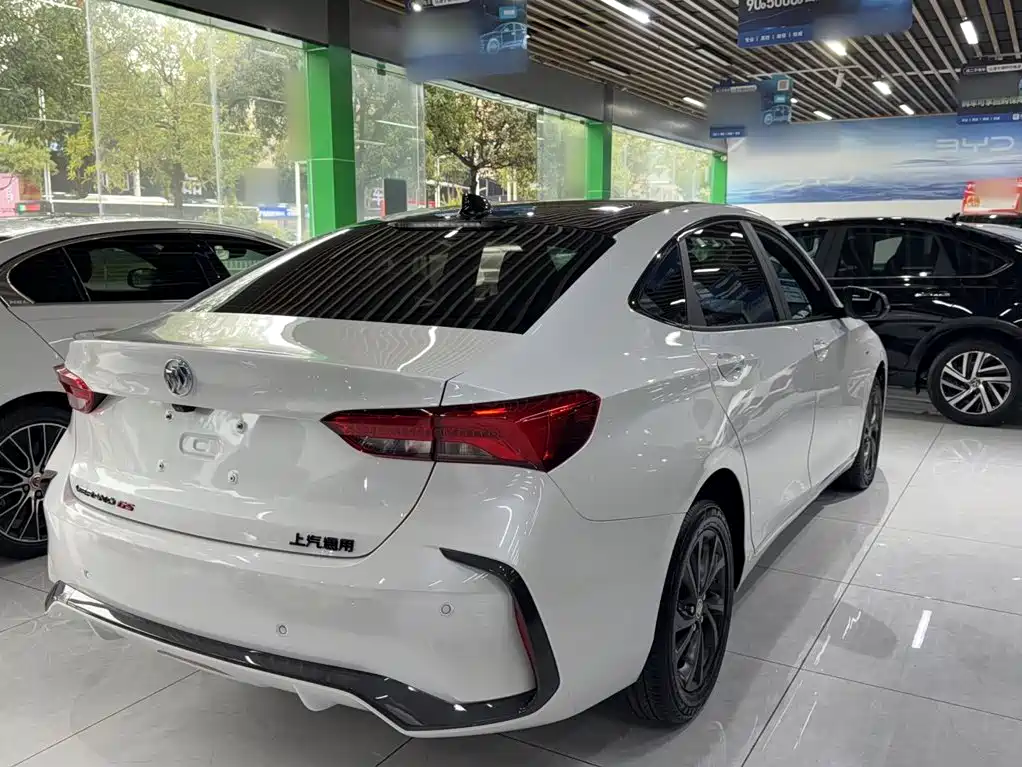 Buick Verano — миниатюра 12