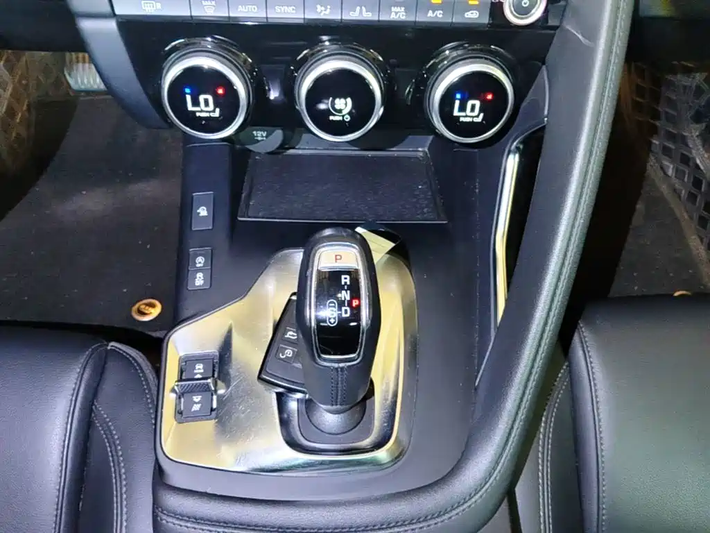 Jaguar E-PACE — миниатюра 14