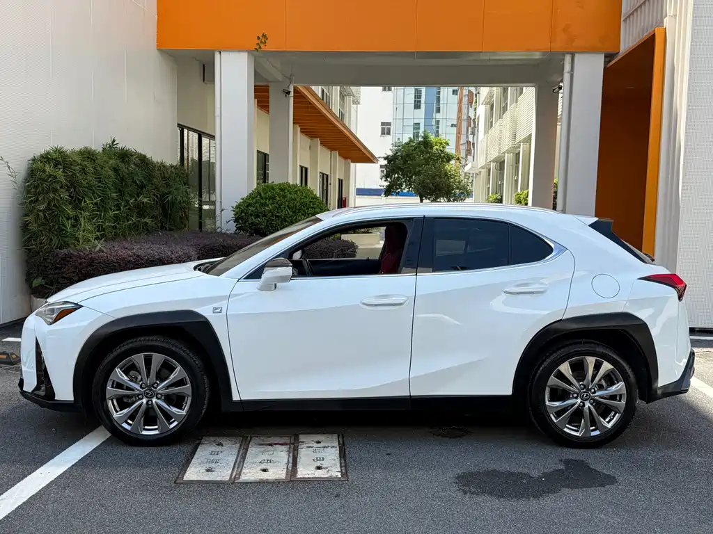 Lexus UX — миниатюра 7