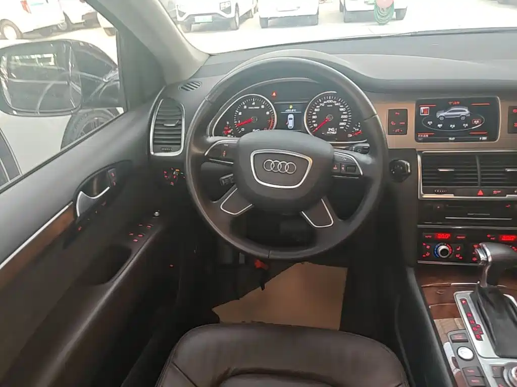 Audi Q7 — миниатюра 11