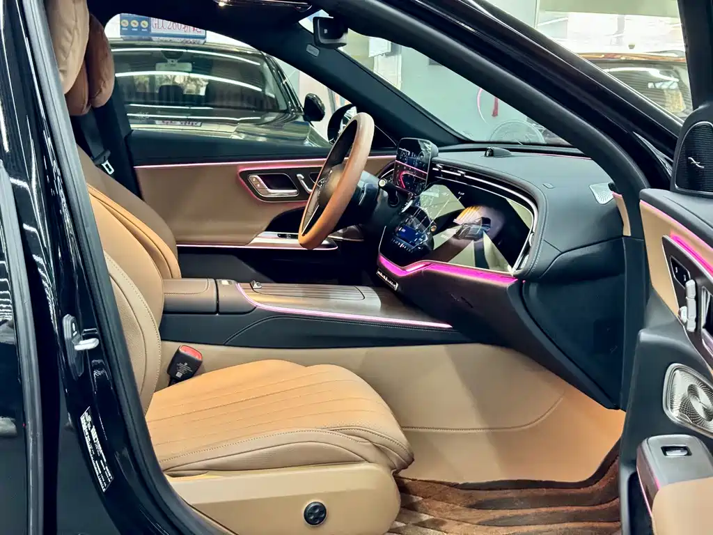 Mercedes-Benz E-Class — миниатюра 8