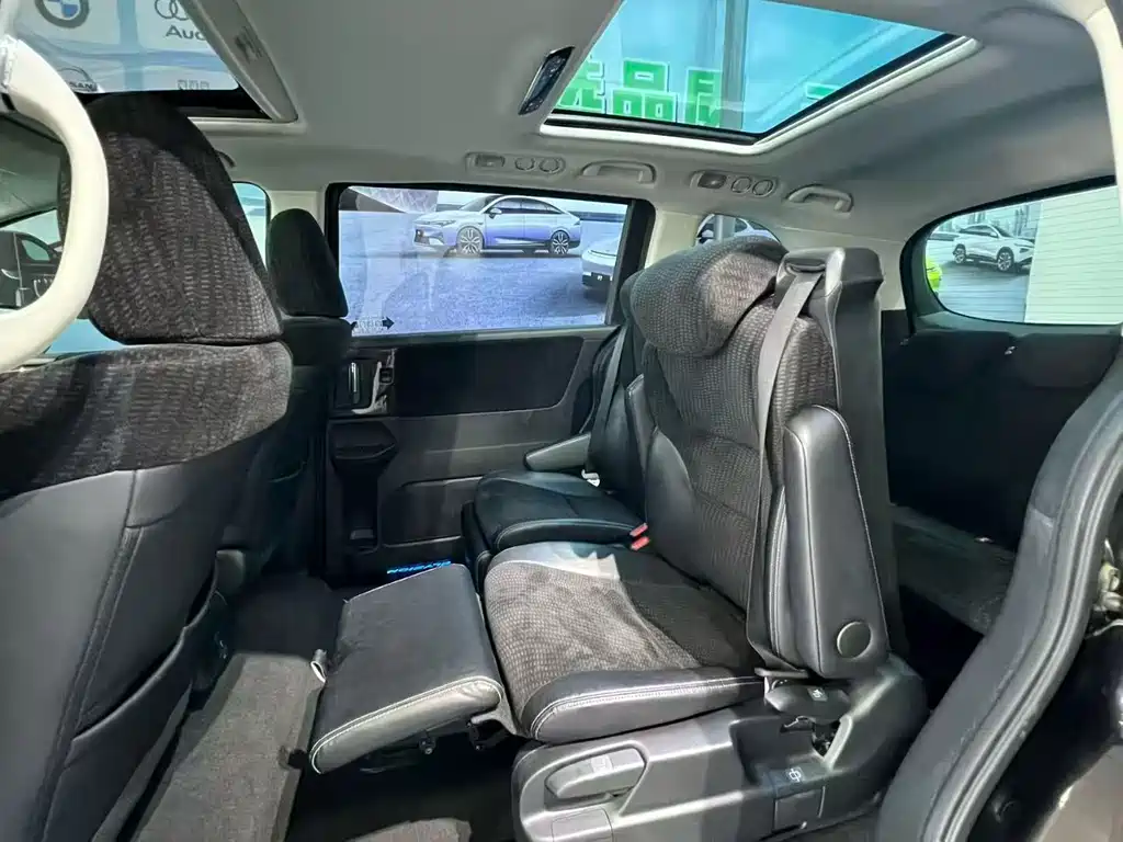 Honda Elysion — миниатюра 6