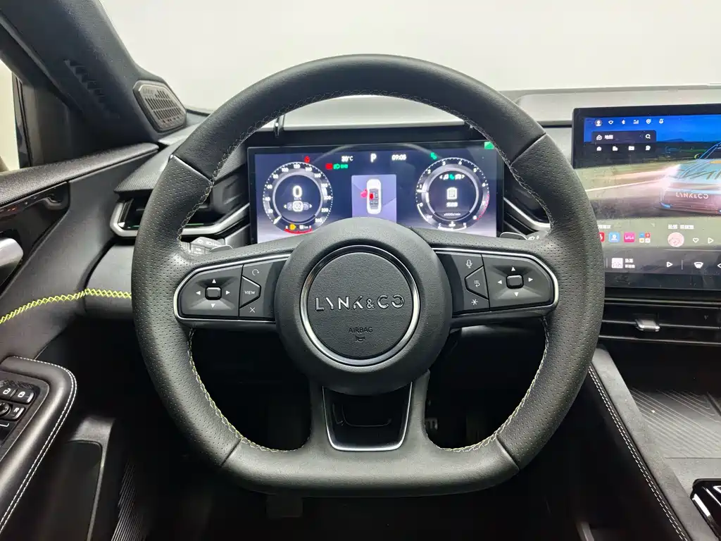 Lynk & Co 03 — миниатюра 13