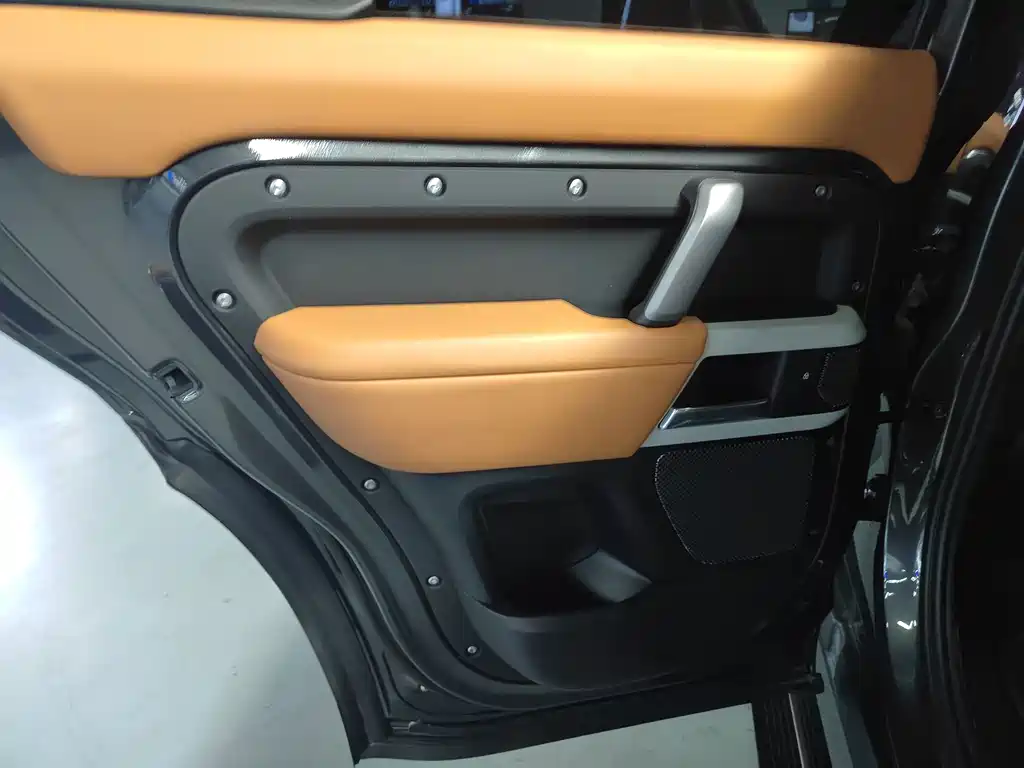 Land Rover Defender — миниатюра 7