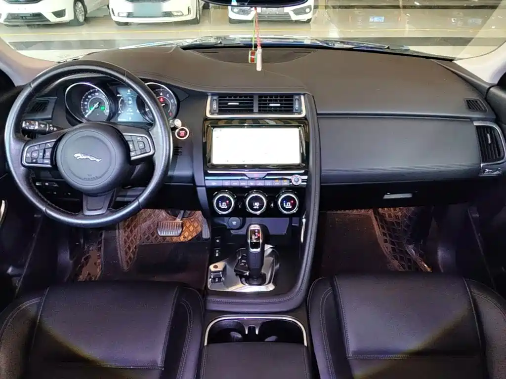 Jaguar E-PACE — миниатюра 10