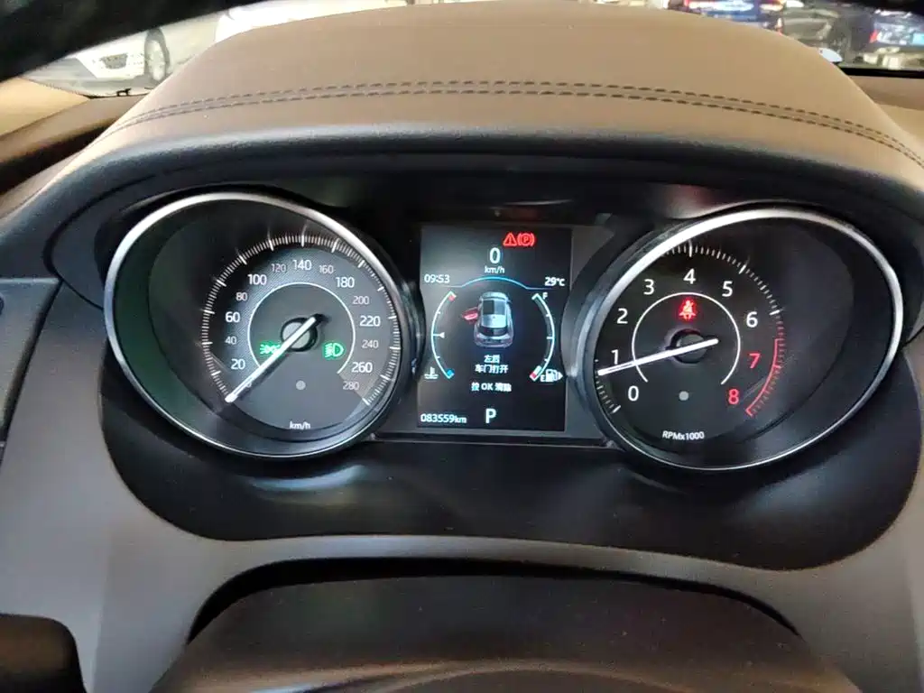 Jaguar E-PACE — миниатюра 12