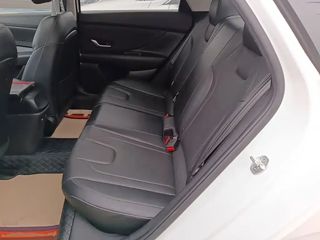 Hyundai Elantra — миниатюра 17