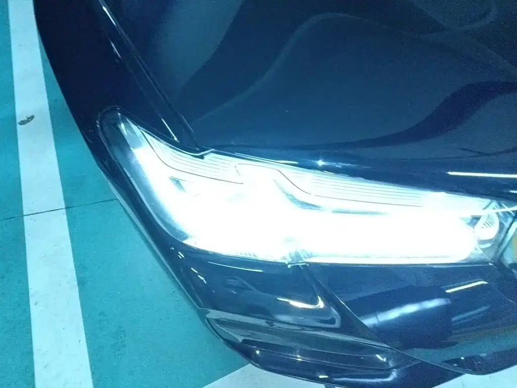 BMW 5 Series — миниатюра 7