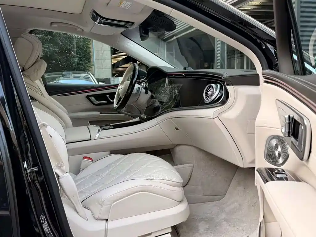 Mercedes-Benz EQS SUV — миниатюра 5