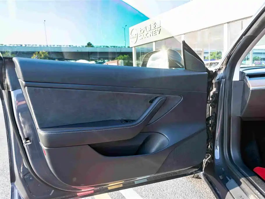 Tesla Model 3 — миниатюра 13