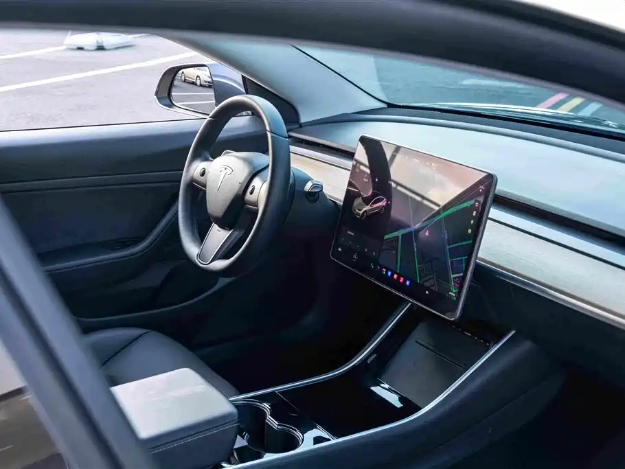 Tesla Model 3 — миниатюра 19