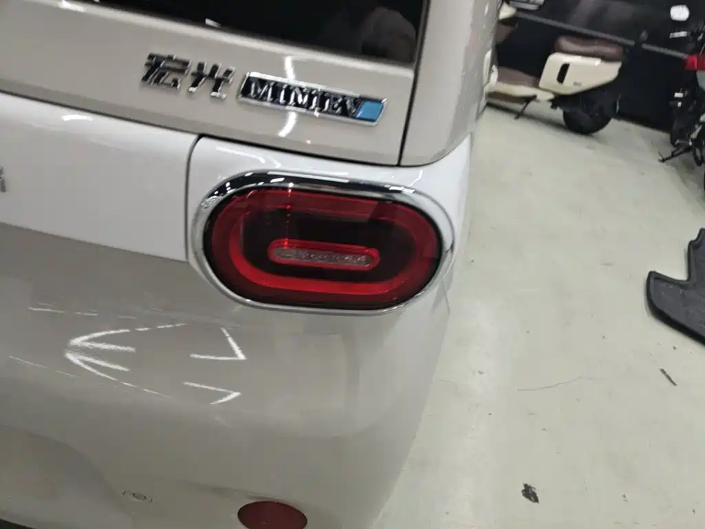 Wuling MINIEV — миниатюра 8