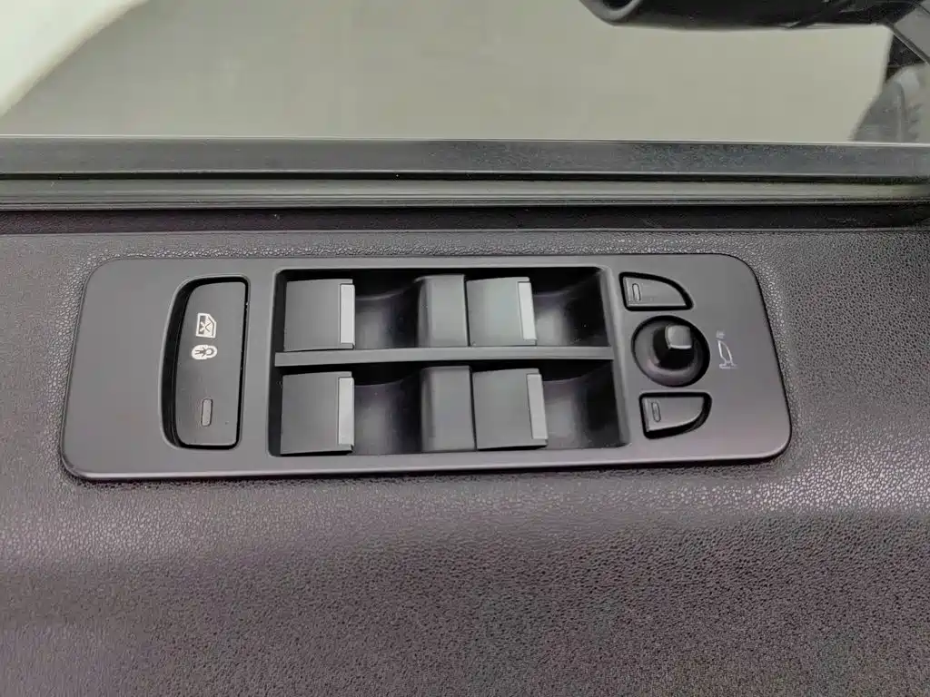 Land Rover Discovery Sport — миниатюра 9