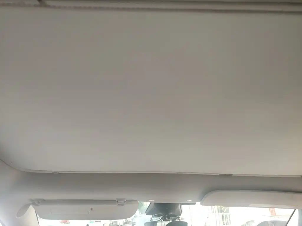 Tesla Model Y — миниатюра 19