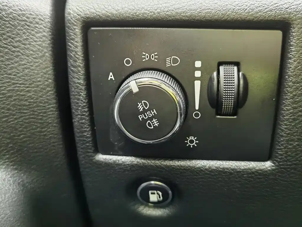 Jeep Grand Cherokee (Import) — миниатюра 21