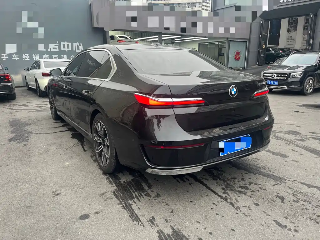 BMW 7 Series — миниатюра 12
