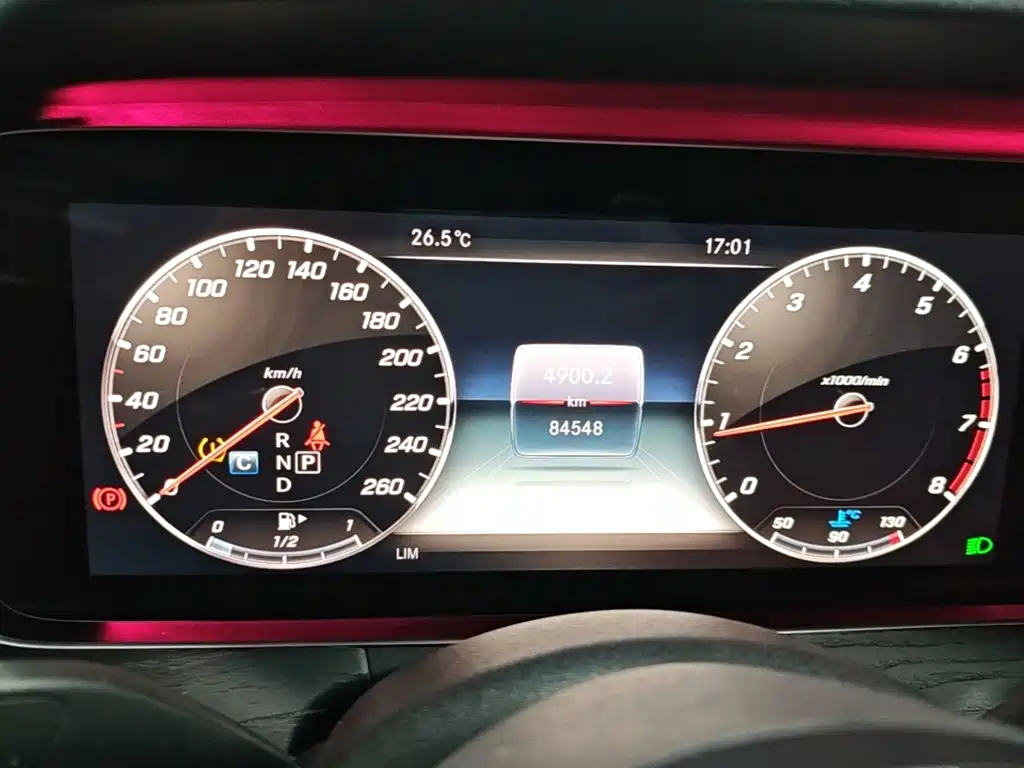 Mercedes-Benz E-Class — миниатюра 12