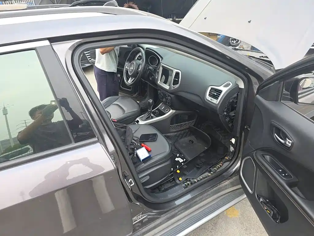 Jeep Compass — миниатюра 9