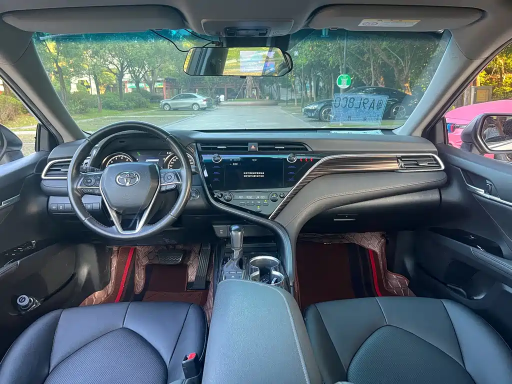 Toyota Camry — миниатюра 13